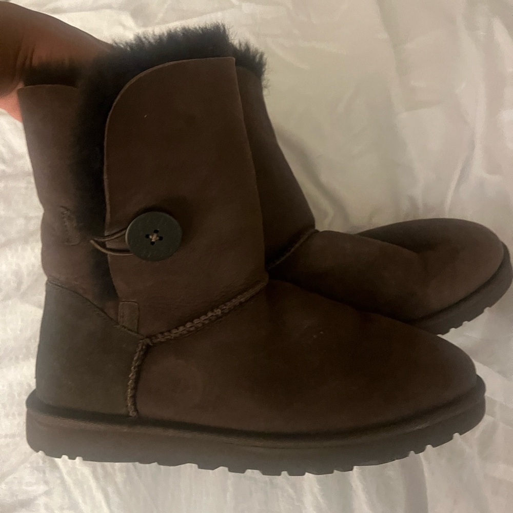 UGG Bailey Button Short Chocolate Womens 9